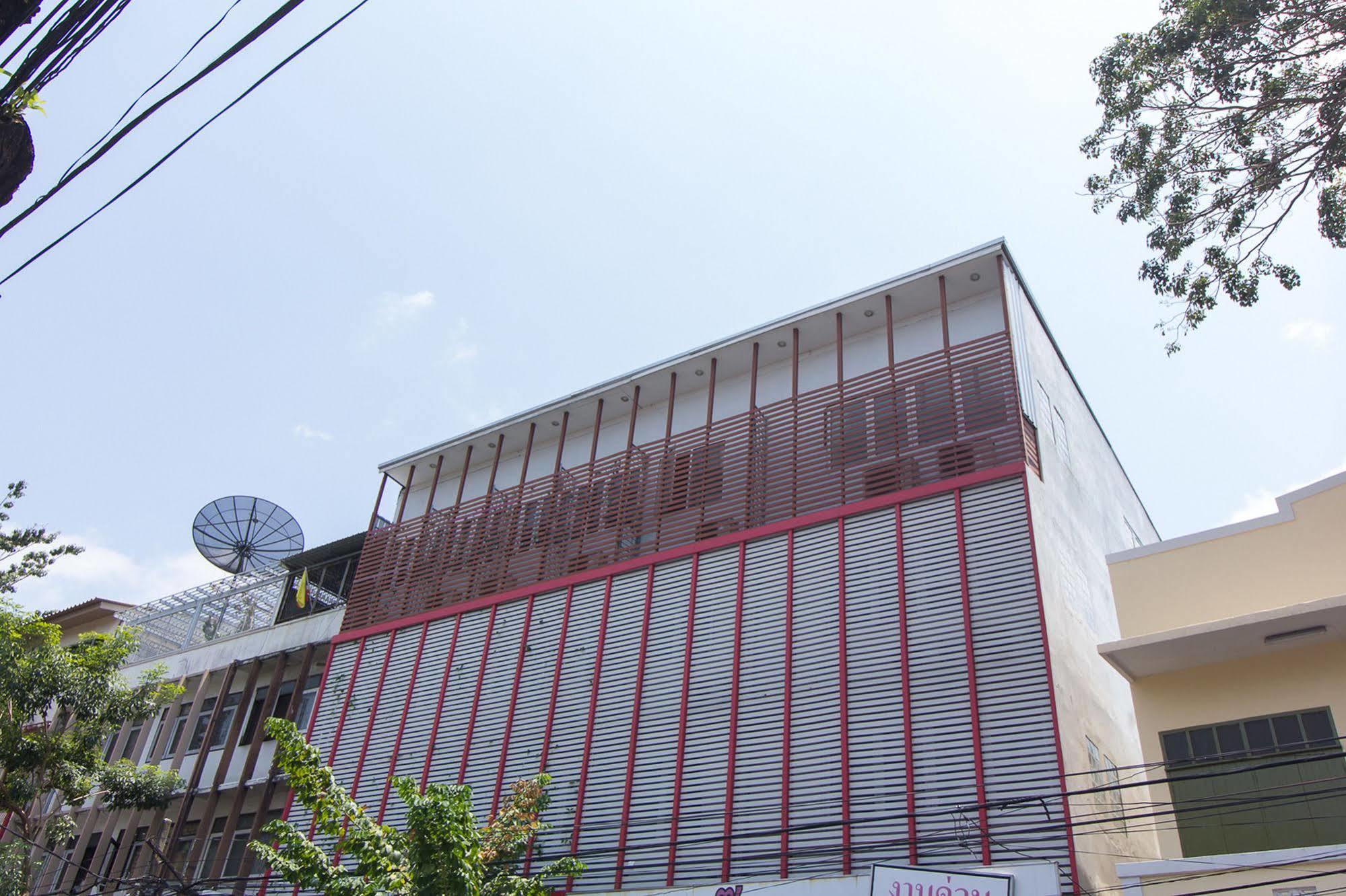 Zen Rooms Damrongrak Road Bangkok Kültér fotó