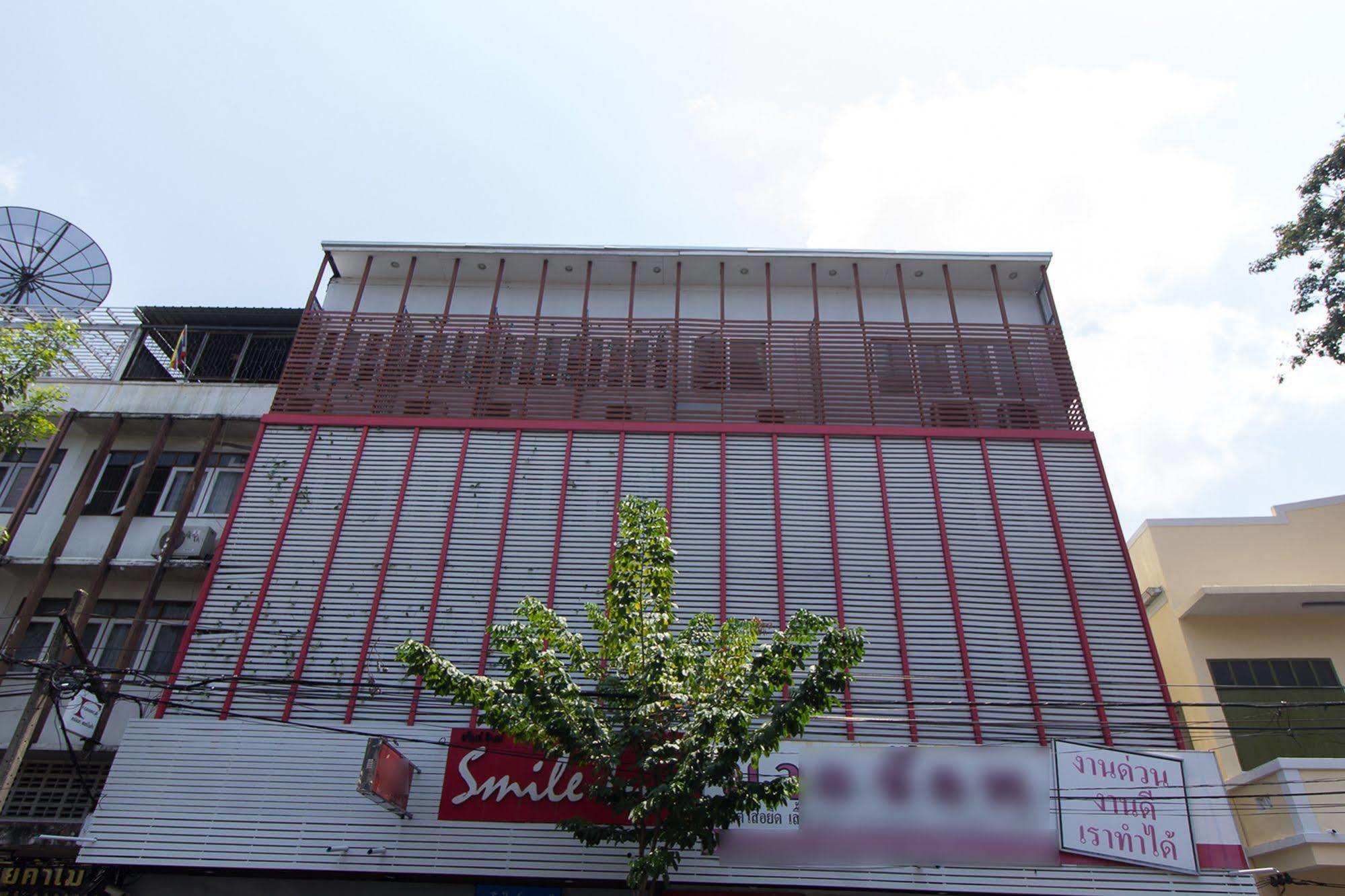 Zen Rooms Damrongrak Road Bangkok Kültér fotó